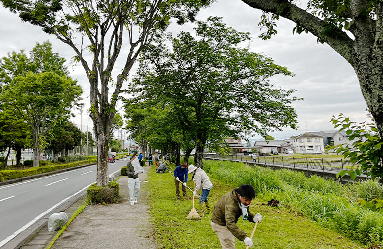 Cleaning campaign along the Toyoda River