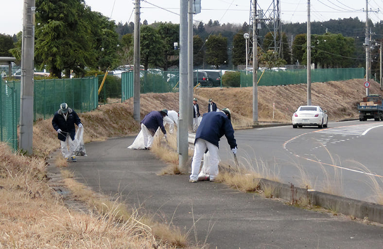 工業団地の清掃活動に参加（喜連川）